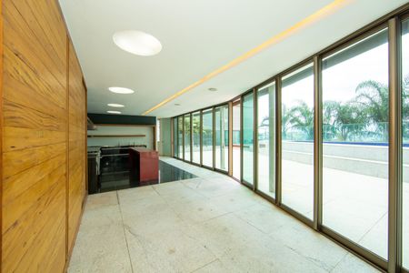 Apartamento à venda com 705m², 5 quartos e 6 vagas Apartamento à venda com 705m², 5 quartos e 6 vagasESPACO GOURMET