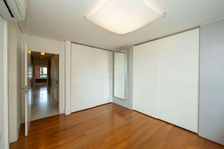 Apartamento à venda com 705m², 5 quartos e 6 vagas Apartamento à venda com 705m², 5 quartos e 6 vagasQUARTO4