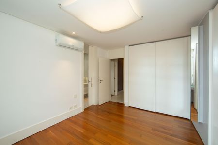 Apartamento à venda com 705m², 5 quartos e 6 vagas Apartamento à venda com 705m², 5 quartos e 6 vagasQUARTO4