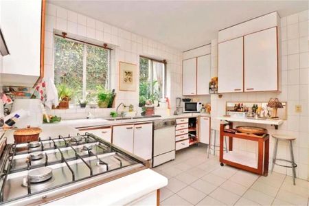 Casa à venda com 3 quartos, 334m² em Vila Nova Conceição, São Paulo