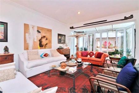 Casa à venda com 3 quartos, 334m² em Vila Nova Conceição, São Paulo