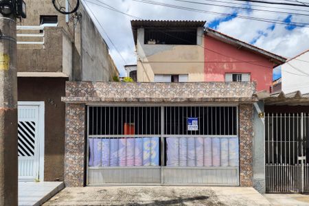 Casa à venda com 188m², 2 quartos e 2 vagas Casa à venda com 188m², 2 quartos e 2 vagasFachada