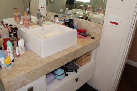 banheiro  de apartamento à venda com 1 quarto, 51m² em Vila Buarque, São Paulo