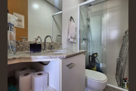 Apartamento à venda com 213m², 4 quartos e 3 vagas Apartamento à venda com 213m², 4 quartos e 3 vagasBanheiro suite 3