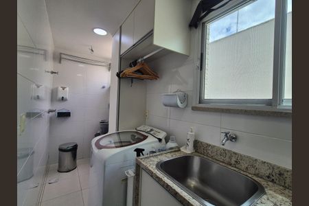 Apartamento à venda com 213m², 4 quartos e 3 vagas Apartamento à venda com 213m², 4 quartos e 3 vagasÁrea de Serviço