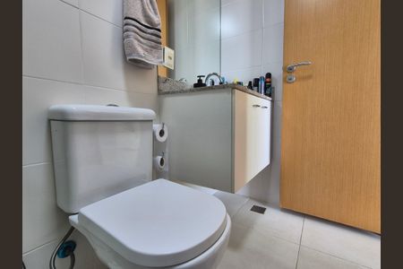 Apartamento à venda com 213m², 4 quartos e 3 vagas Apartamento à venda com 213m², 4 quartos e 3 vagasBanheiro suite 4