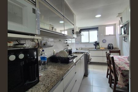 Apartamento à venda com 213m², 4 quartos e 3 vagas Apartamento à venda com 213m², 4 quartos e 3 vagasCozinha