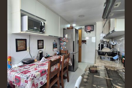 Apartamento à venda com 213m², 4 quartos e 3 vagas Apartamento à venda com 213m², 4 quartos e 3 vagasCozinha