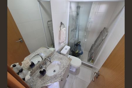 Apartamento à venda com 213m², 4 quartos e 3 vagas Apartamento à venda com 213m², 4 quartos e 3 vagasBanheiro suite 3