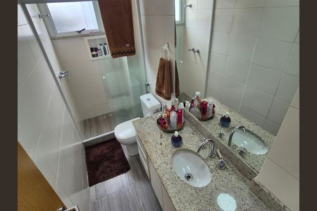 Apartamento à venda com 213m², 4 quartos e 3 vagas Apartamento à venda com 213m², 4 quartos e 3 vagasBanheiro da suite 1 e 2