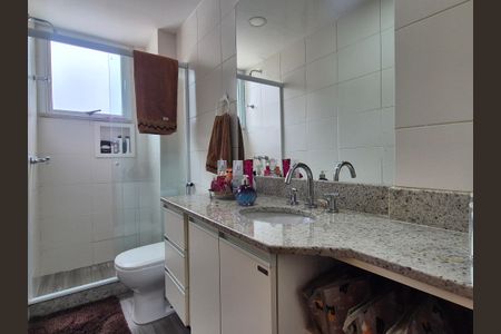 Apartamento à venda com 213m², 4 quartos e 3 vagas Apartamento à venda com 213m², 4 quartos e 3 vagasBanheiro da suite 1 e 2