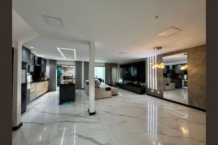 Sala de casa de condomínio para alugar com 3 quartos, 270m² em Vargem Grande, Rio de Janeiro