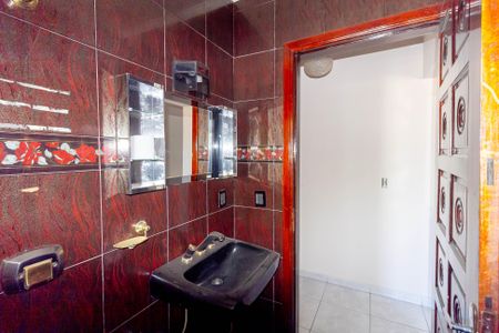 Casa para alugar com 180m², 2 quartos e 1 vaga Casa para alugar com 180m², 2 quartos e 1 vagaBanheiro Social