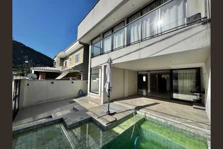 Casa de condomínio para alugar com 300m², 3 quartos e 2 vagasÁrea externa