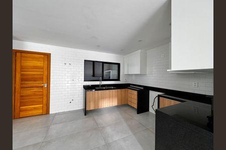 Casa de condomínio para alugar com 300m², 3 quartos e 2 vagasCozinha