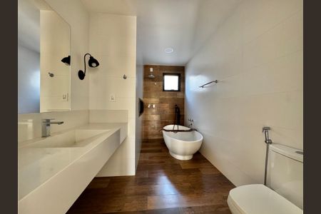 Casa de condomínio para alugar com 300m², 3 quartos e 2 vagasSuíte 1 - Banheiro