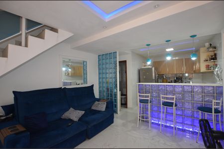 Sala de casa para alugar com 2 quartos, 72m² em Cascadura, Rio de Janeiro