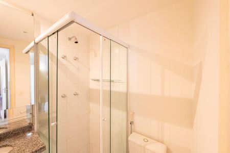 Apartamento à venda com 84m², 3 quartos e 2 vagas Apartamento à venda com 84m², 3 quartos e 2 vagasBanheiro da Suíte