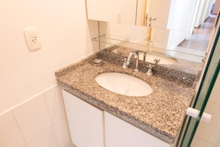 Apartamento à venda com 84m², 3 quartos e 2 vagas Apartamento à venda com 84m², 3 quartos e 2 vagasBanheiro da Suíte