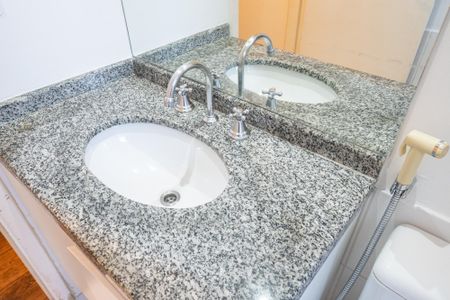 Apartamento à venda com 84m², 3 quartos e 2 vagas Apartamento à venda com 84m², 3 quartos e 2 vagasBanheiro Social