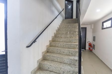 Apartamento à venda com 40m², 2 quartos e 1 vagaEscada de entrada 