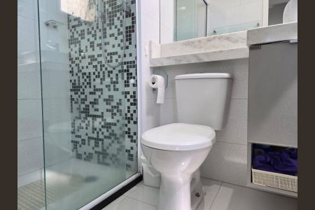 Apartamento à venda com 47m², 2 quartos e 1 vaga Apartamento à venda com 47m², 2 quartos e 1 vagaBanheiro Social