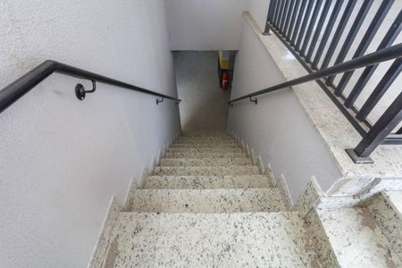 Apartamento à venda com 22m², 1 quarto e 1 vaga Apartamento à venda com 22m², 1 quarto e 1 vagaEscada acesso à garagem