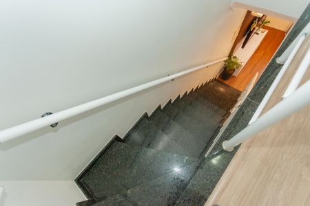 Casa à venda com 72m², 2 quartos e 1 vagaEscada