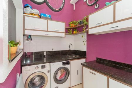 Casa à venda com 72m², 2 quartos e 1 vagaÁrea de Serviço