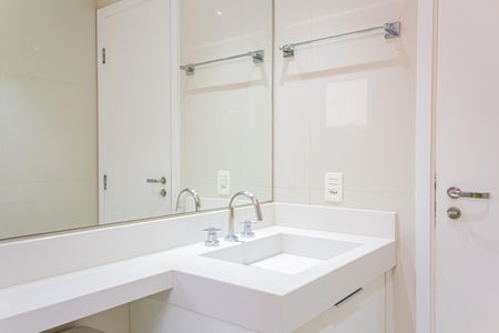 Apartamento à venda com 108m², 3 quartos e 2 vagas Apartamento à venda com 108m², 3 quartos e 2 vagasBanheiro da Suíte