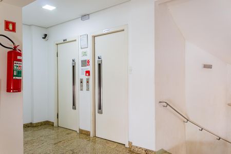 Apartamento para alugar com 71m², 2 quartos e 1 vagaHall social