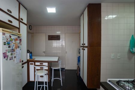 Apartamento à venda com 120m², 4 quartos e 2 vagas Apartamento à venda com 120m², 4 quartos e 2 vagasCozinha