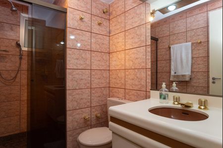 Apartamento à venda com 120m², 4 quartos e 2 vagas Apartamento à venda com 120m², 4 quartos e 2 vagasBanheiro Social