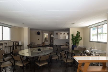 Apartamento à venda com 120m², 4 quartos e 2 vagas Apartamento à venda com 120m², 4 quartos e 2 vagasÁrea Comum - Salão de Festas