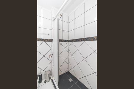 Banheiro de apartamento à venda com 1 quarto, 25m² em Menino Deus, Porto Alegre