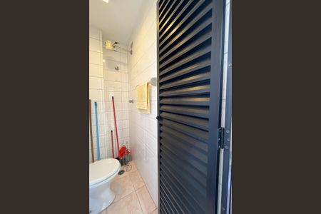 Apartamento para alugar com 130m², 3 quartos e 2 vagas Apartamento para alugar com 130m², 3 quartos e 2 vagasBanheiro de serviço