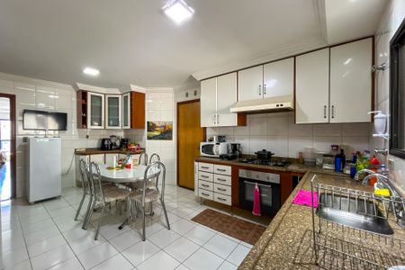 Apartamento para alugar com 130m², 3 quartos e 2 vagas Apartamento para alugar com 130m², 3 quartos e 2 vagasCozinha