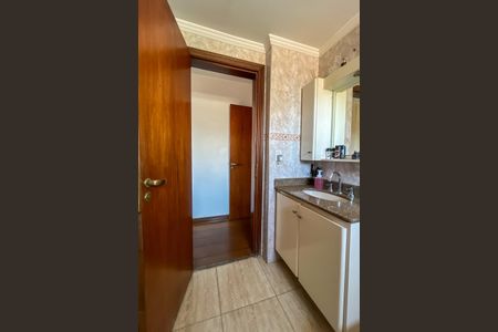 Apartamento para alugar com 130m², 3 quartos e 2 vagas Apartamento para alugar com 130m², 3 quartos e 2 vagasBanheiro da Suíte