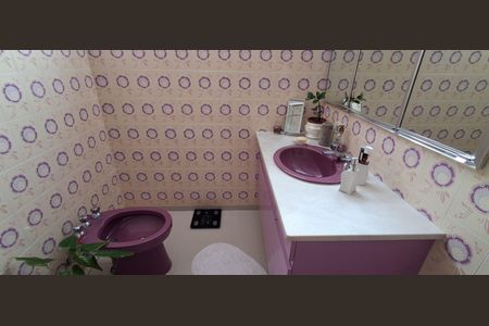 Casa à venda com 200m², 3 quartos e 2 vagas Casa à venda com 200m², 3 quartos e 2 vagasBanheiro Social