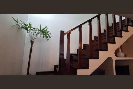 Escada de casa à venda com 2 quartos, 200m² em Barcelona, São Caetano do Sul