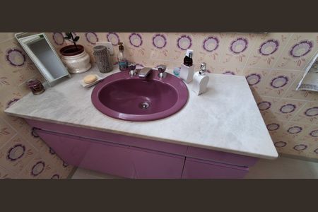 Casa à venda com 200m², 3 quartos e 2 vagas Casa à venda com 200m², 3 quartos e 2 vagasBanheiro Social