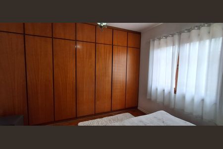 Casa à venda com 200m², 3 quartos e 2 vagas Casa à venda com 200m², 3 quartos e 2 vagasQuarto 2