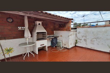 Casa à venda com 200m², 3 quartos e 2 vagas Casa à venda com 200m², 3 quartos e 2 vagasQuintal