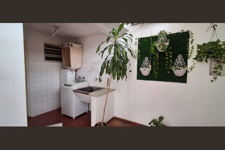 Casa à venda com 200m², 3 quartos e 2 vagas Casa à venda com 200m², 3 quartos e 2 vagasÁrea de Serviço