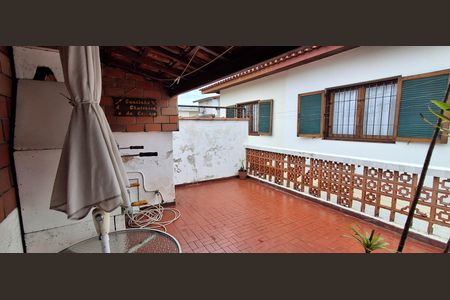 Casa à venda com 200m², 3 quartos e 2 vagas Casa à venda com 200m², 3 quartos e 2 vagasQuintal