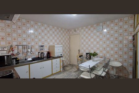 Casa à venda com 200m², 3 quartos e 2 vagas Casa à venda com 200m², 3 quartos e 2 vagasCozinha