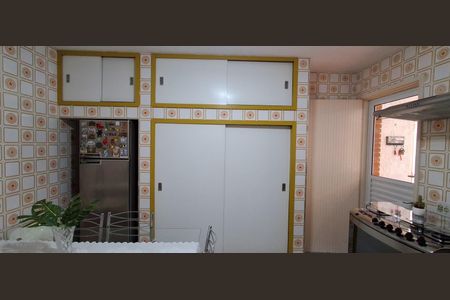 Casa à venda com 200m², 3 quartos e 2 vagas Casa à venda com 200m², 3 quartos e 2 vagasCozinha