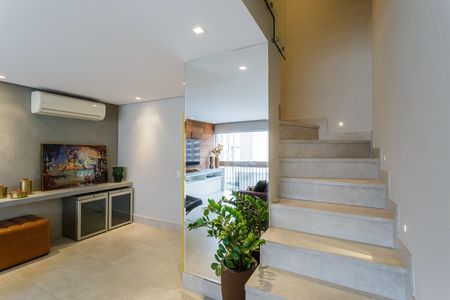 Apartamento para alugar com 100m², 2 quartos e 1 vaga Apartamento para alugar com 100m², 2 quartos e 1 vagaEscada