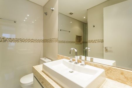 Apartamento para alugar com 100m², 2 quartos e 1 vaga Apartamento para alugar com 100m², 2 quartos e 1 vagaBanheiro da Suíte 2