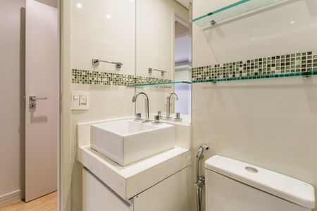 Apartamento para alugar com 100m², 2 quartos e 1 vaga Apartamento para alugar com 100m², 2 quartos e 1 vagaBanheiro da Suíte 1